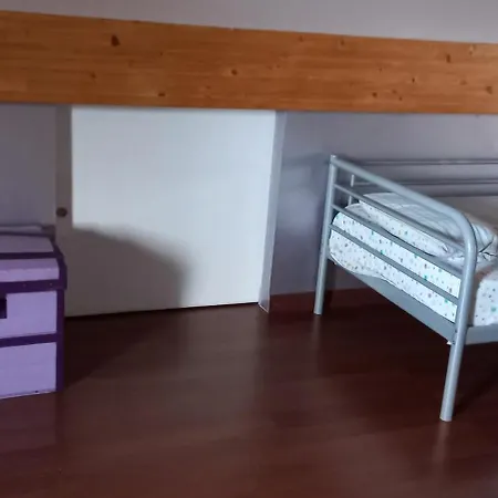 60 M2 Etage Nuit Complet Pour Vous 1 Ch Sdbain Salon Bureau Bibliotheque Et Au Rdec Cuisine Partagee Avec Homestay *