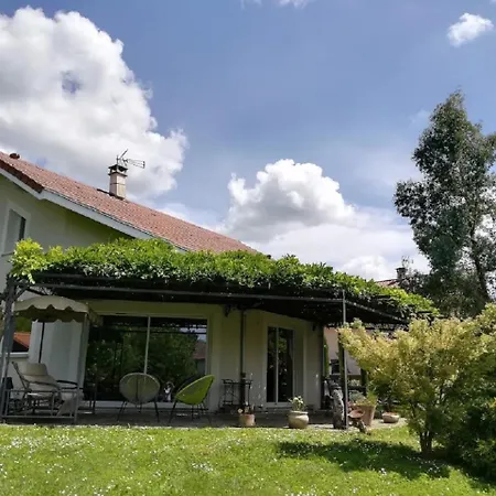 60 M2 Etage Nuit Complet Pour Vous 1 Ch Sdbain Salon Bureau Bibliotheque Et Au Rdec Cuisine Partagee Avec *
