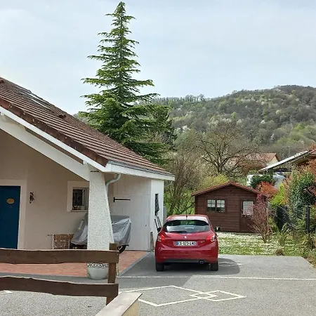 60 M2 Etage Nuit Complet Pour Vous 1 Ch Sdbain Salon Bureau Bibliotheque Et Au Rdec Cuisine Partagee Avec Accommodatie bij particulieren Cras (Isere)